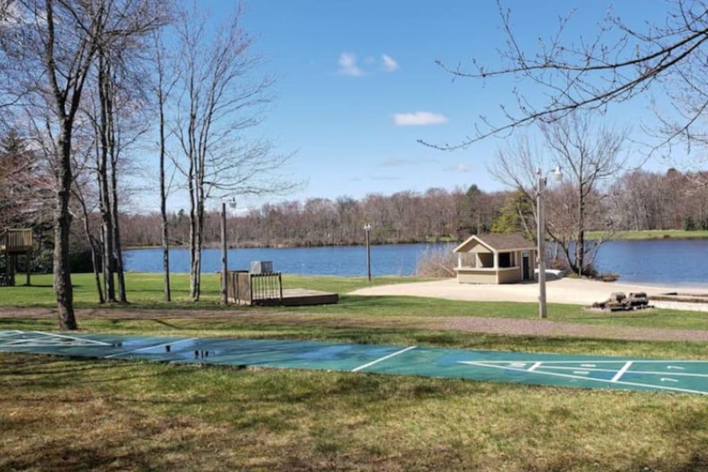 Walk To Pool & Beach - Spacious Gateway, Hot Tub, Game Room Pocono Country Place Exterior foto
